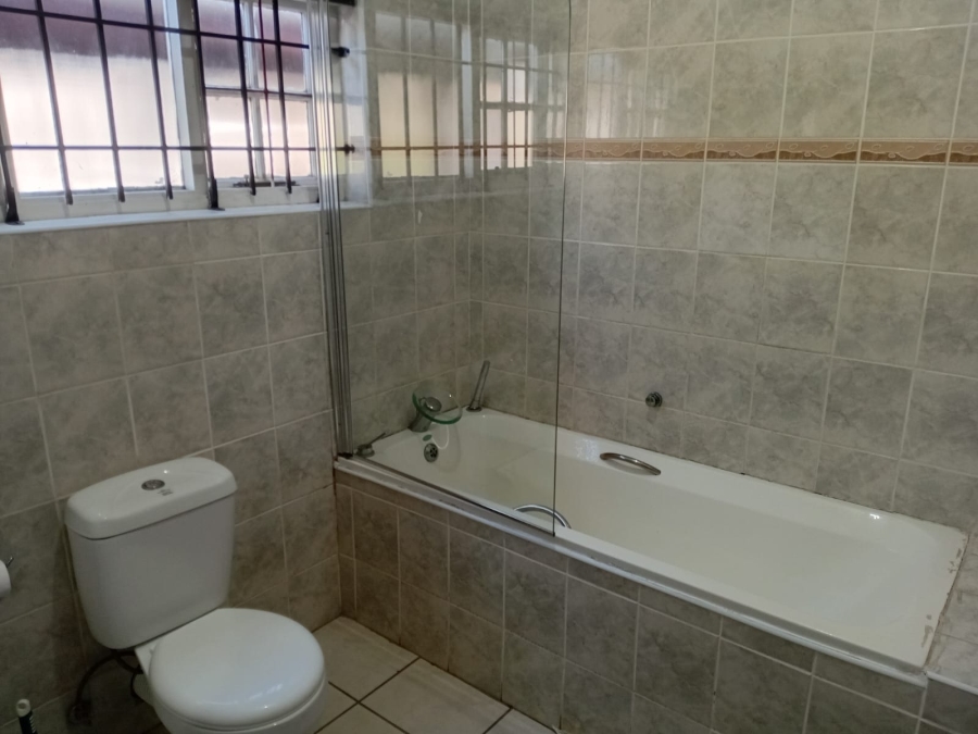 To Let 4 Bedroom Property for Rent in Selborne Eastern Cape